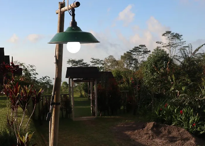 Puncak Giri Nature Campo de lujo Gitgit