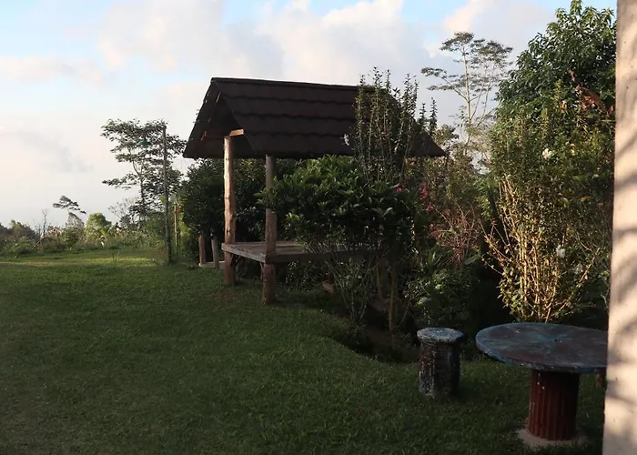 ラグジュアリーテント Puncak Giri Nature Gitgit